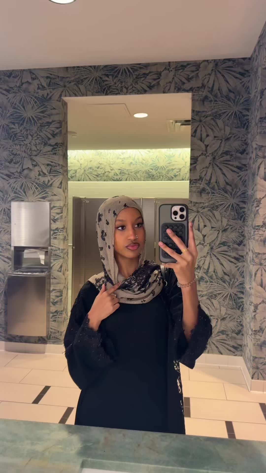 @⃟