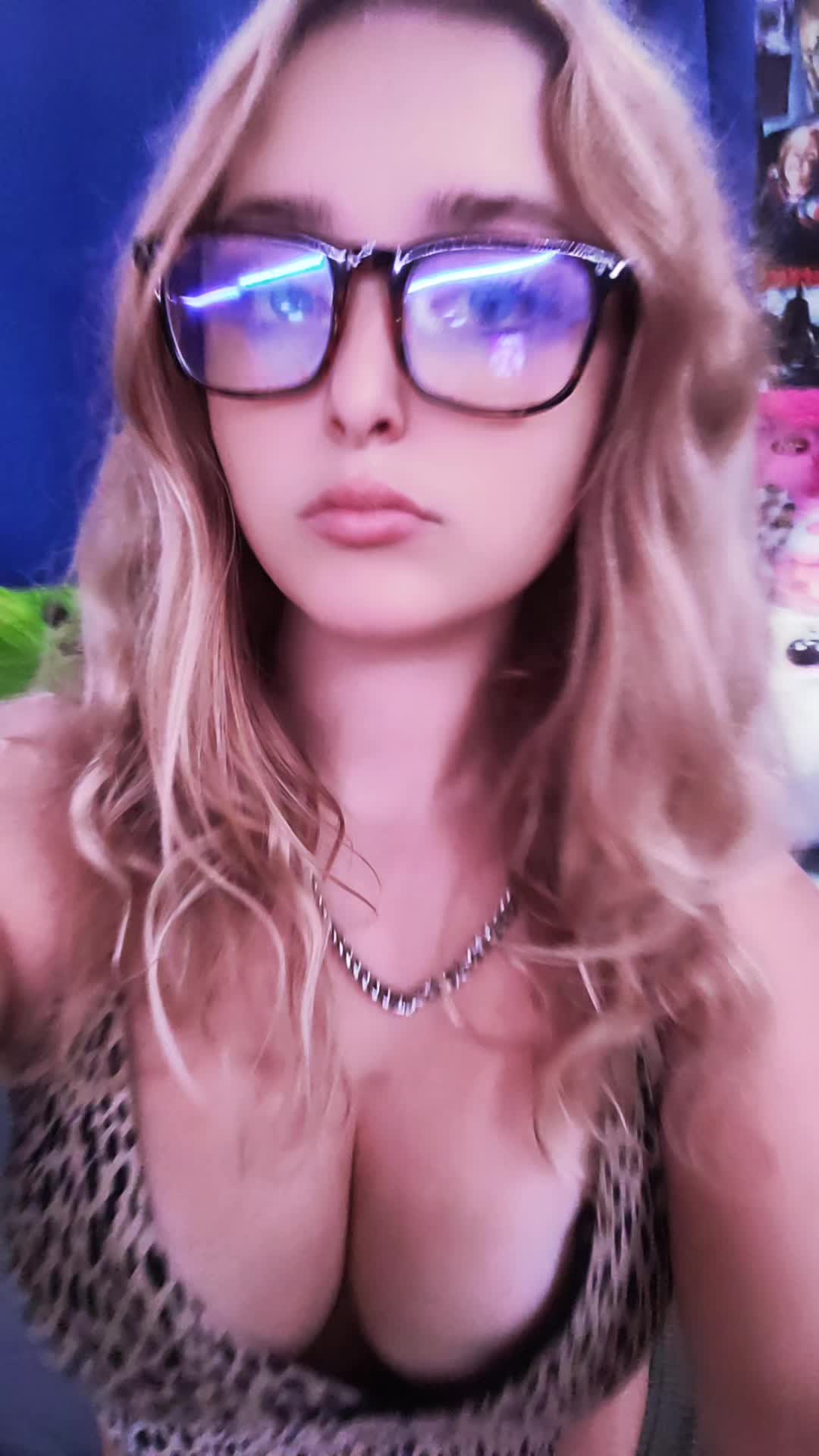 @Megan😻🖤