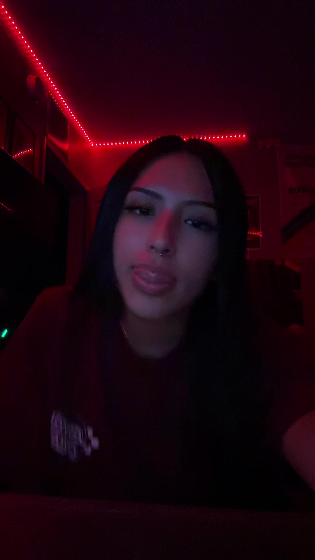 @𖣂