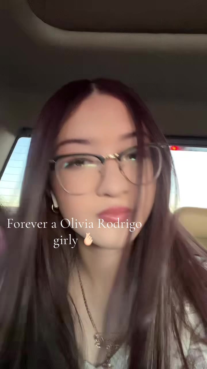 @𝓔