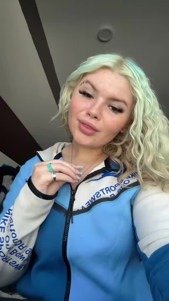 @Angel 🦋