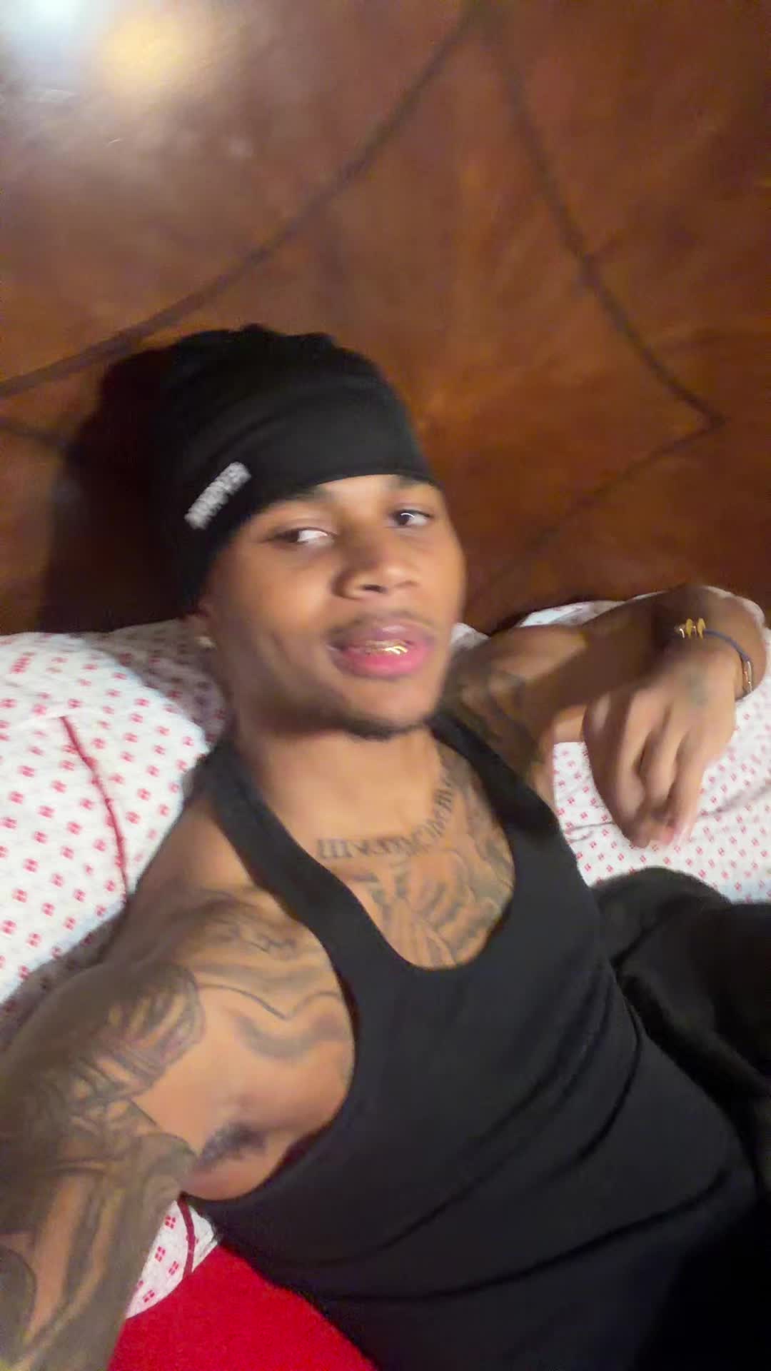 @_deewho