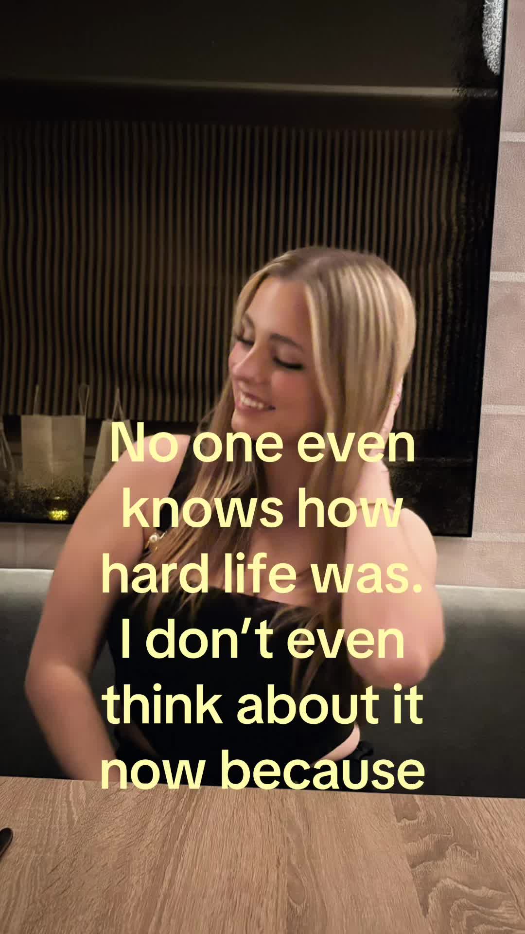 @h0llyw00dz_