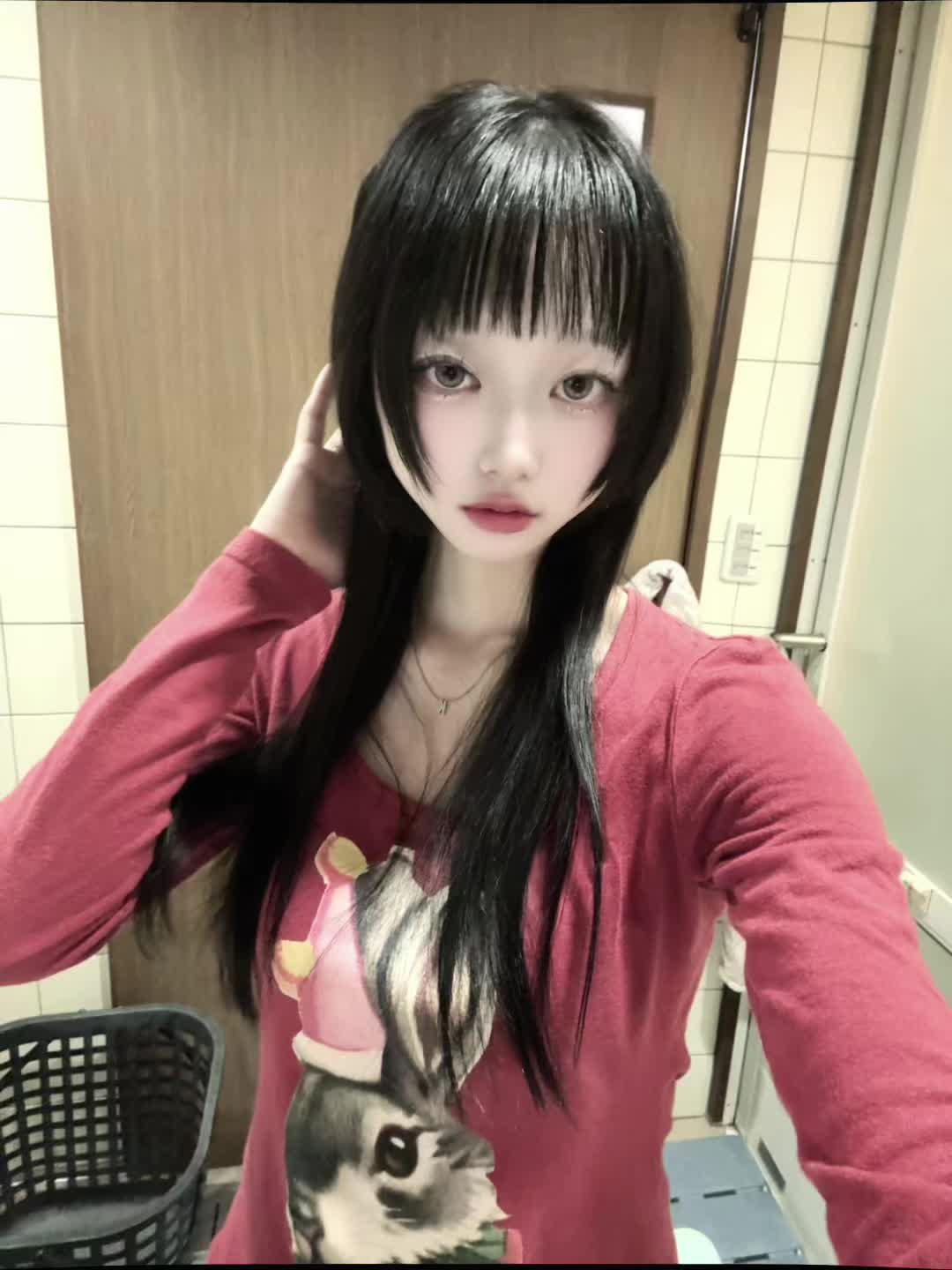 @か