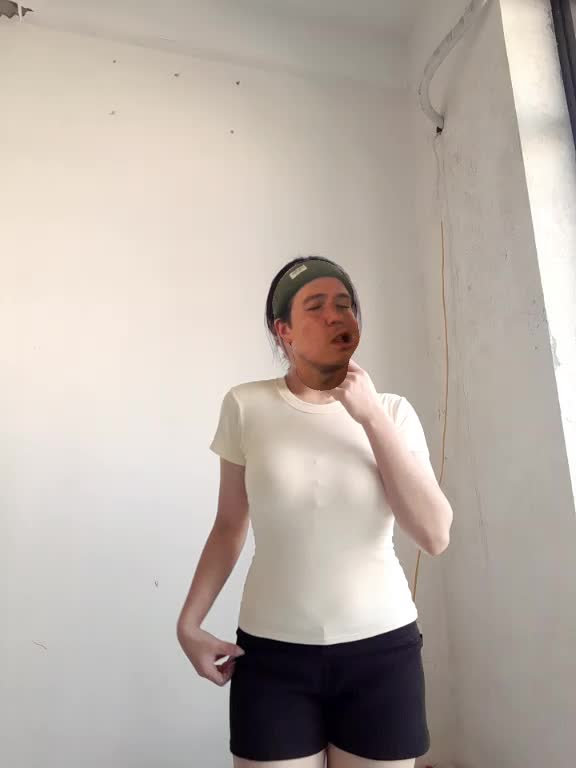 @c&ocirc; b&eacute; ngoan hiền 😈
