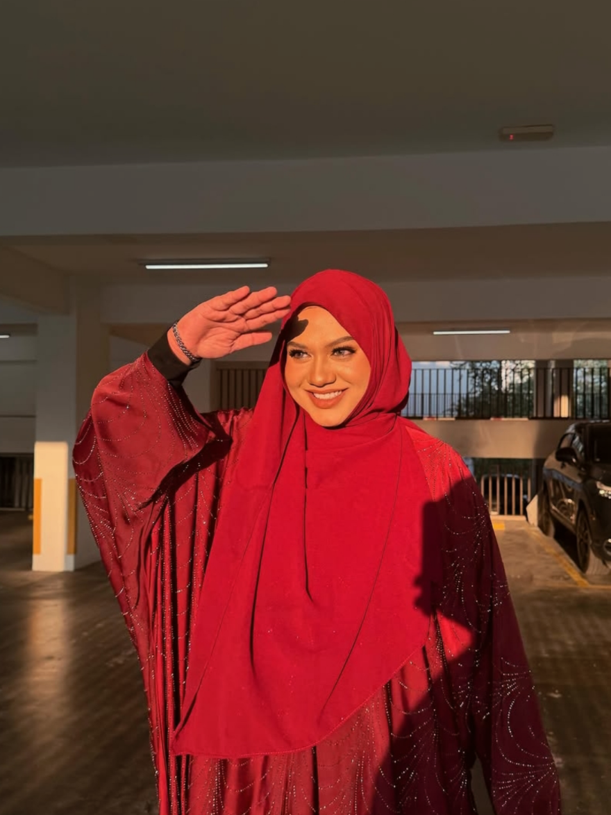 @CEO OF Delulurina  🦈🦛🕸️