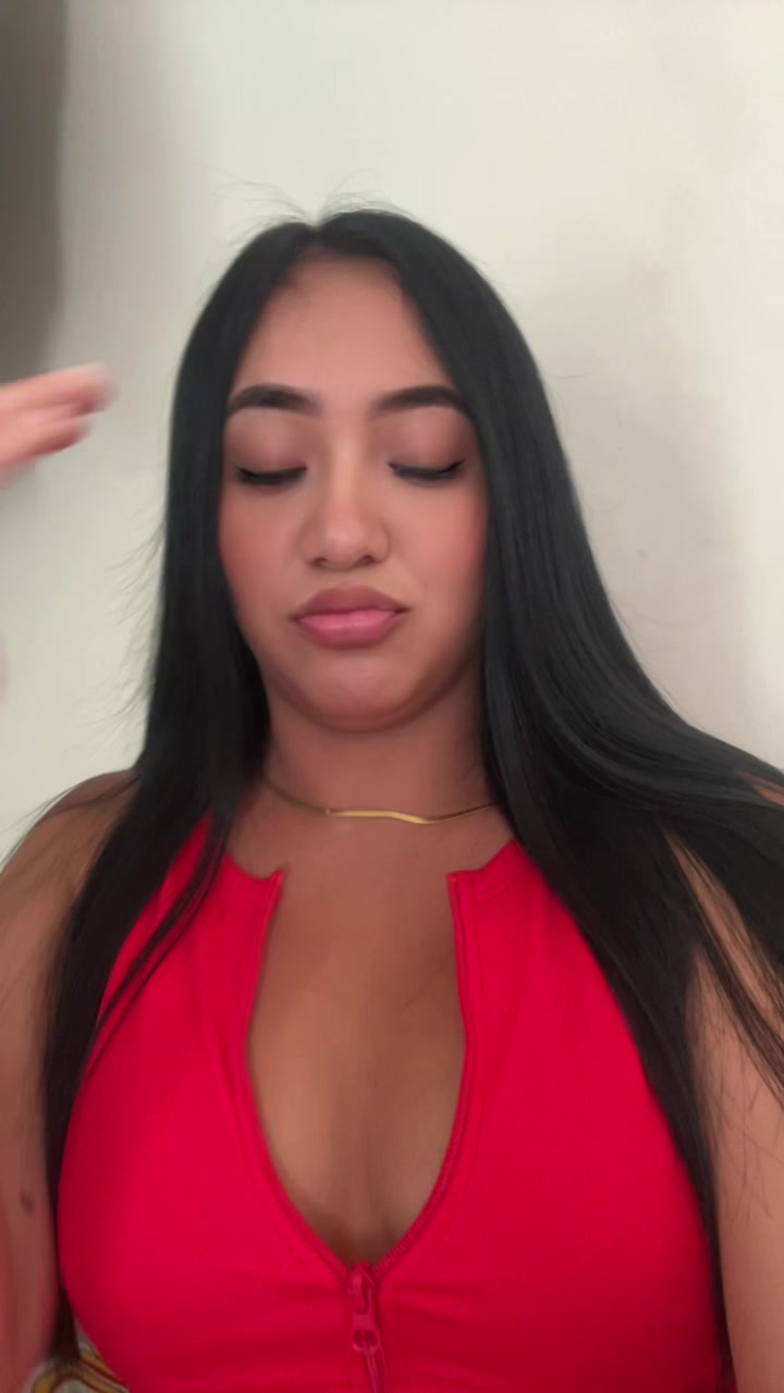 @👩🏻💋