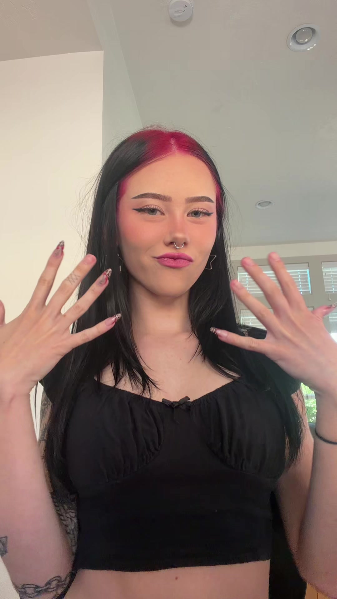 @Kiara🕸️
