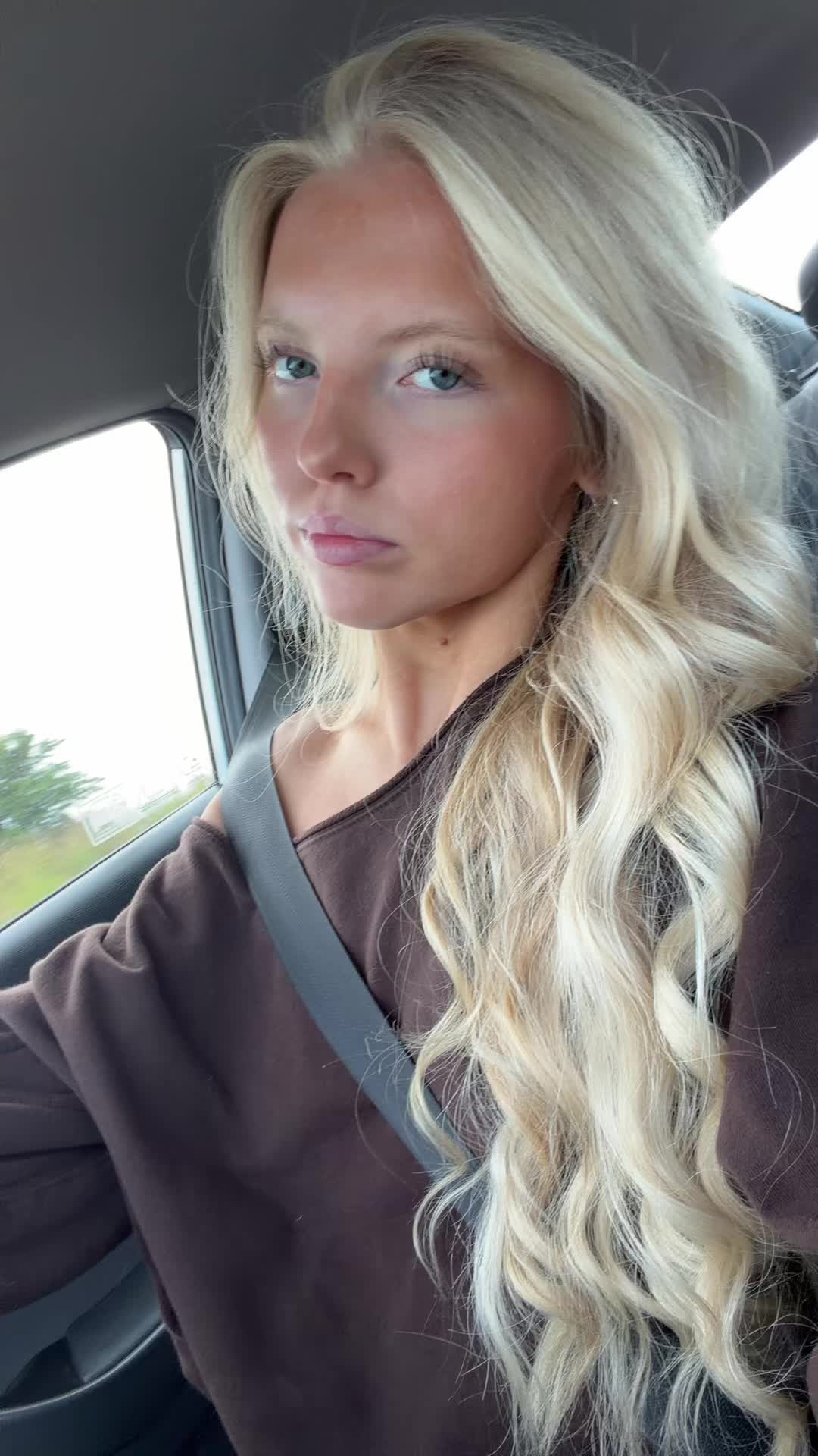 @👱🏼♀️