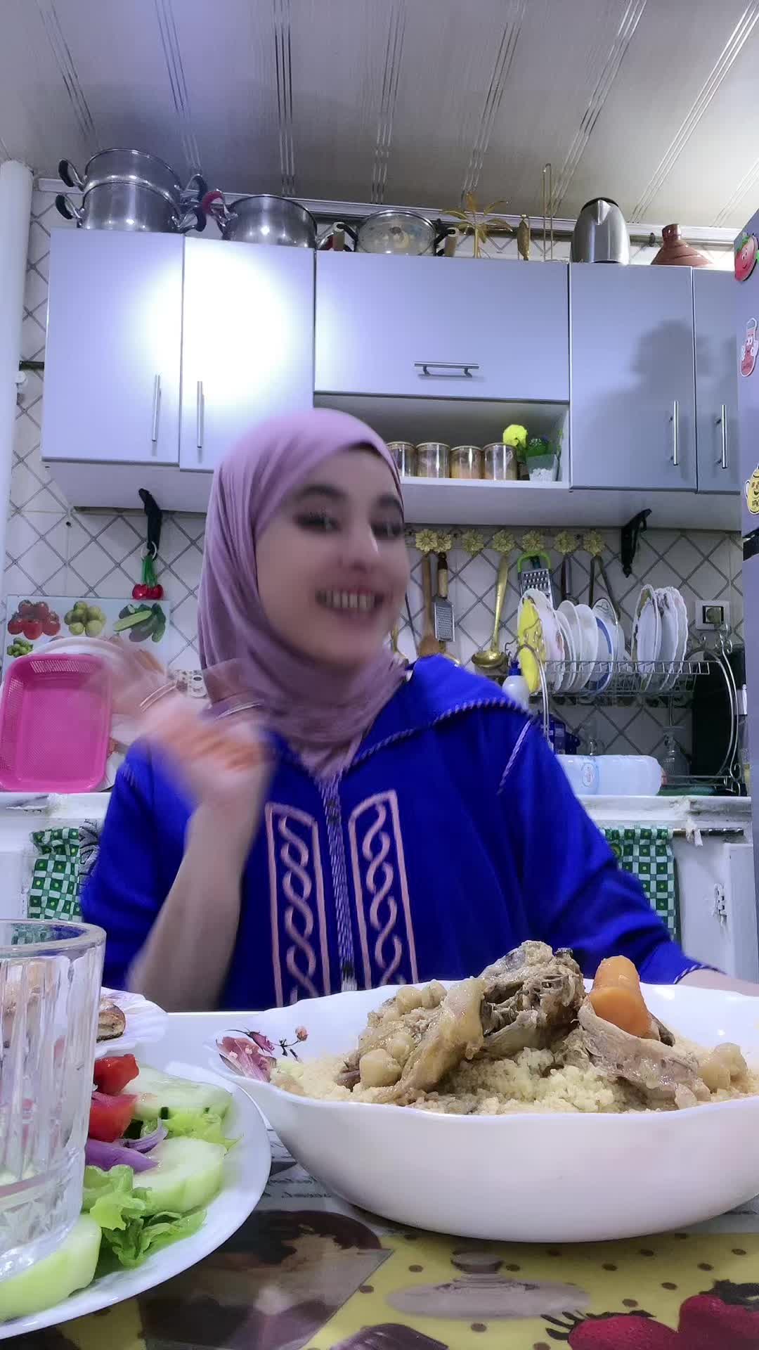 @بثينة شيبان Bouthaina Chibane