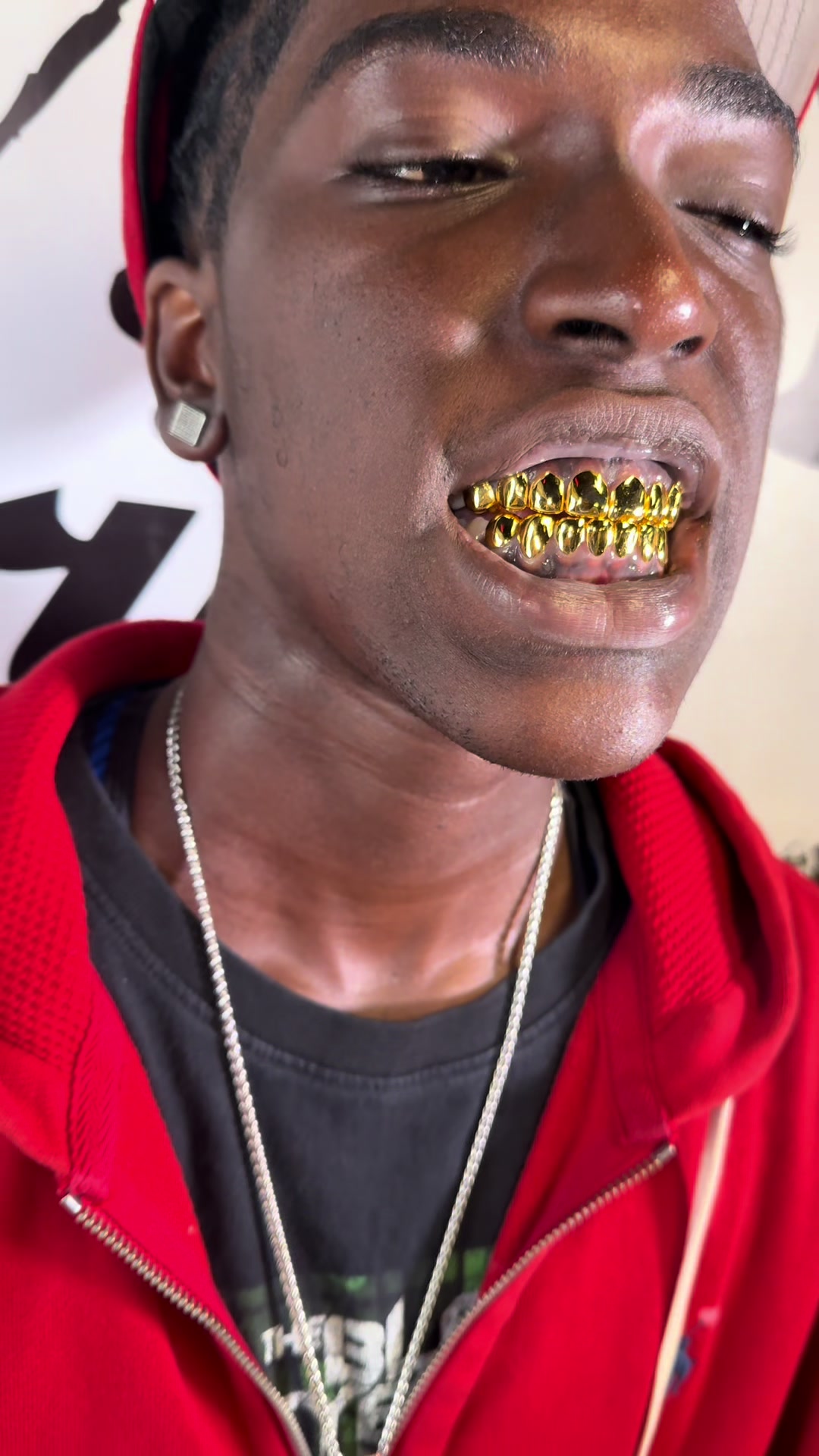 @GoldMoneyGrillz