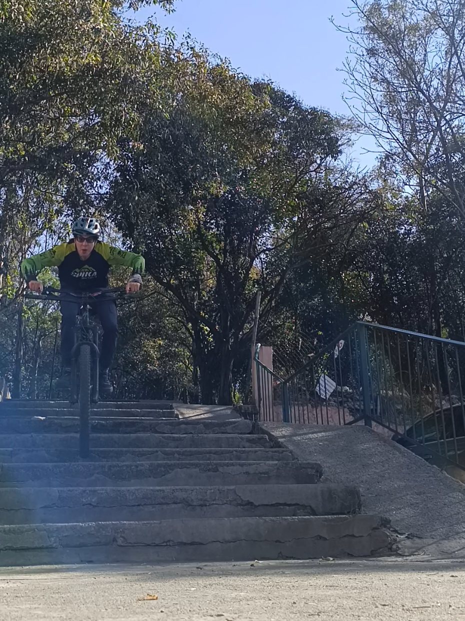 @César Ayala Mountainbiker