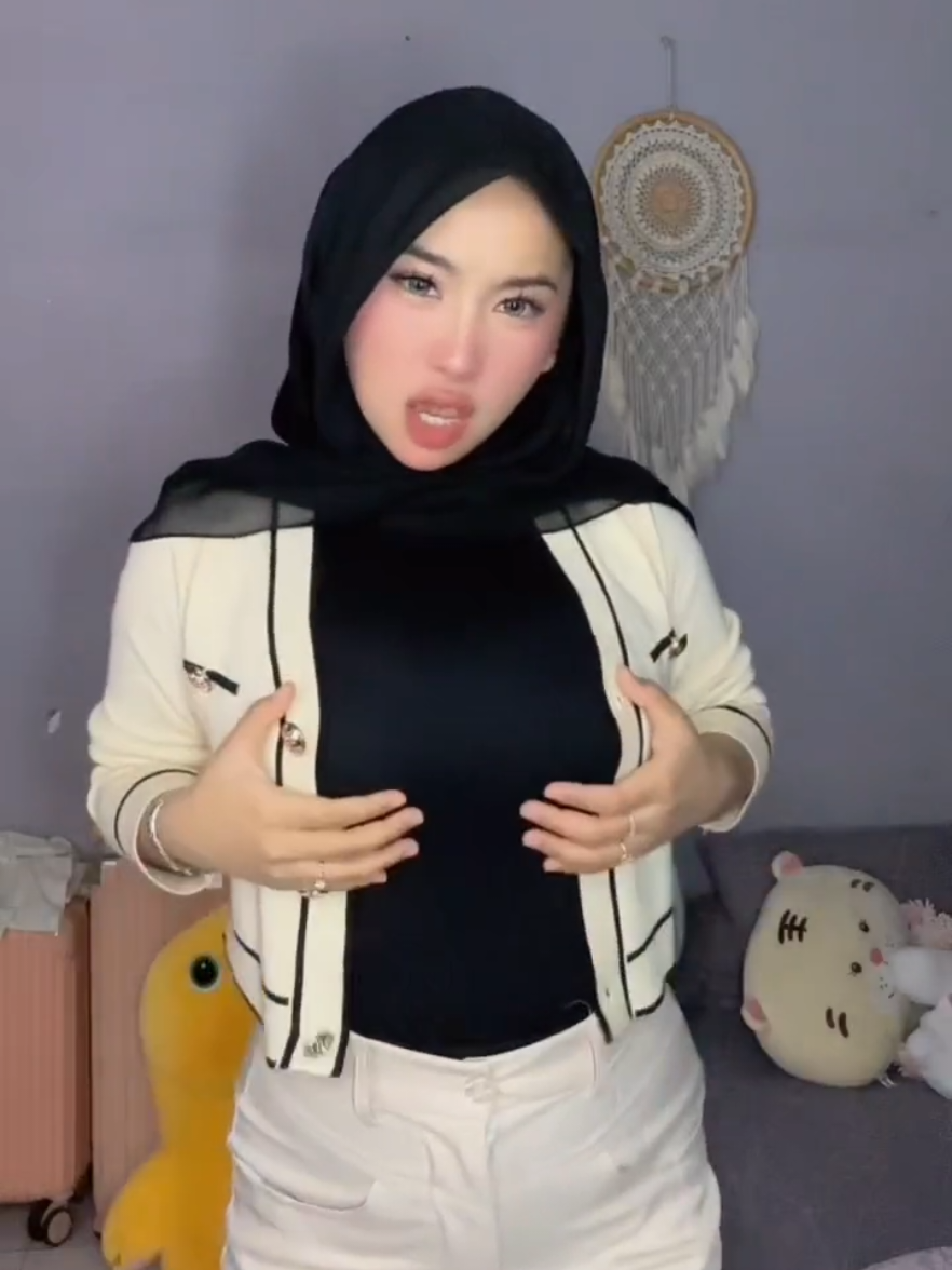 @Azura