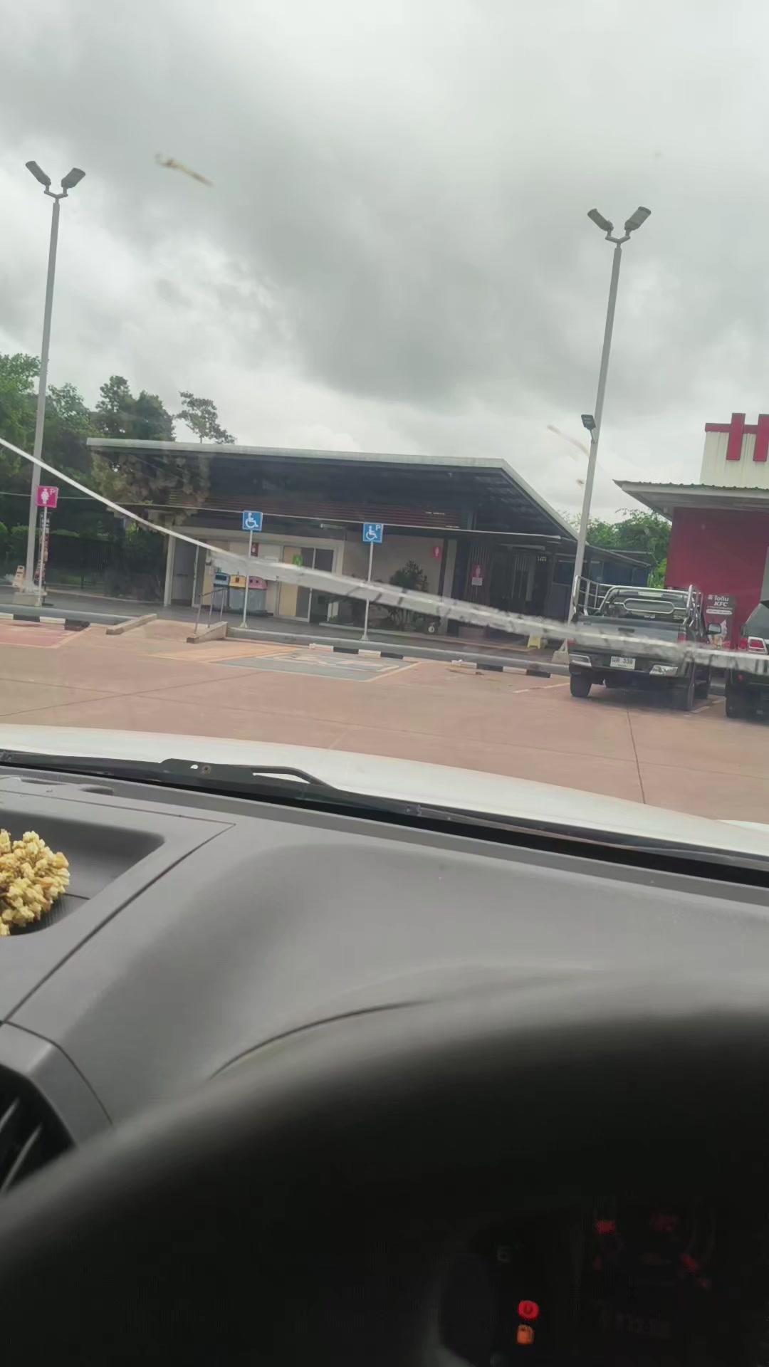 @วันนึ่งเดินเข้าป่าไม่ให้เธอไป