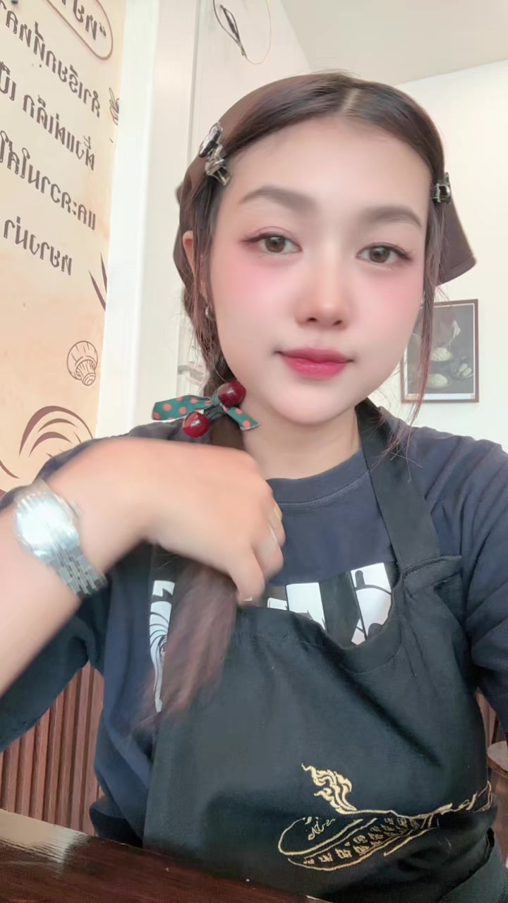 @Chompoo