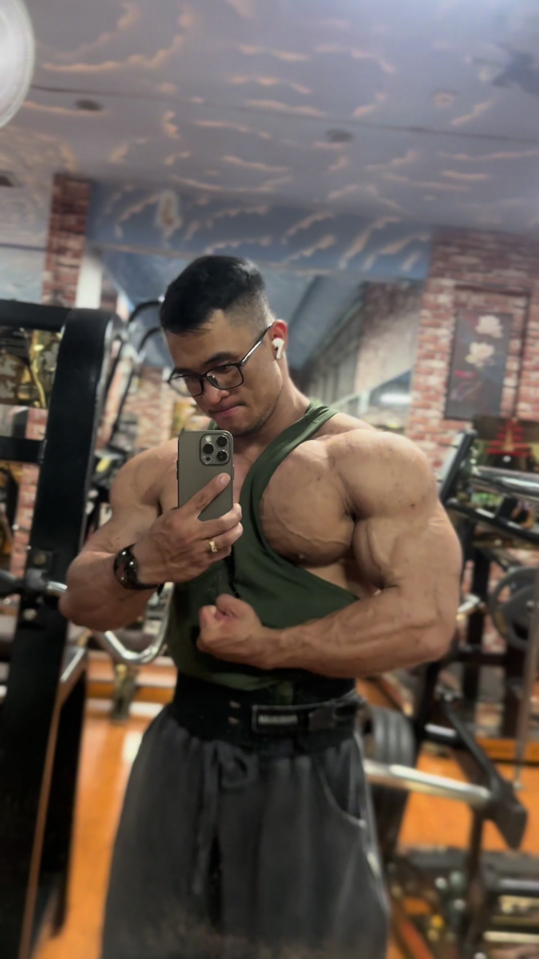 @IFBB PRO BEN ANH
