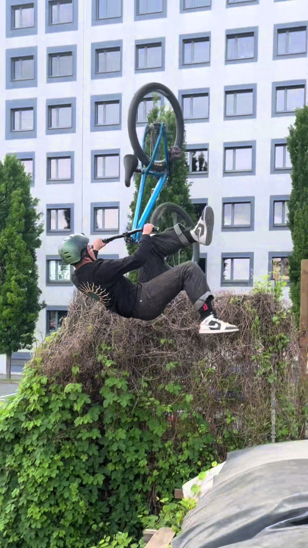 @Johnnyschmidt_mtb