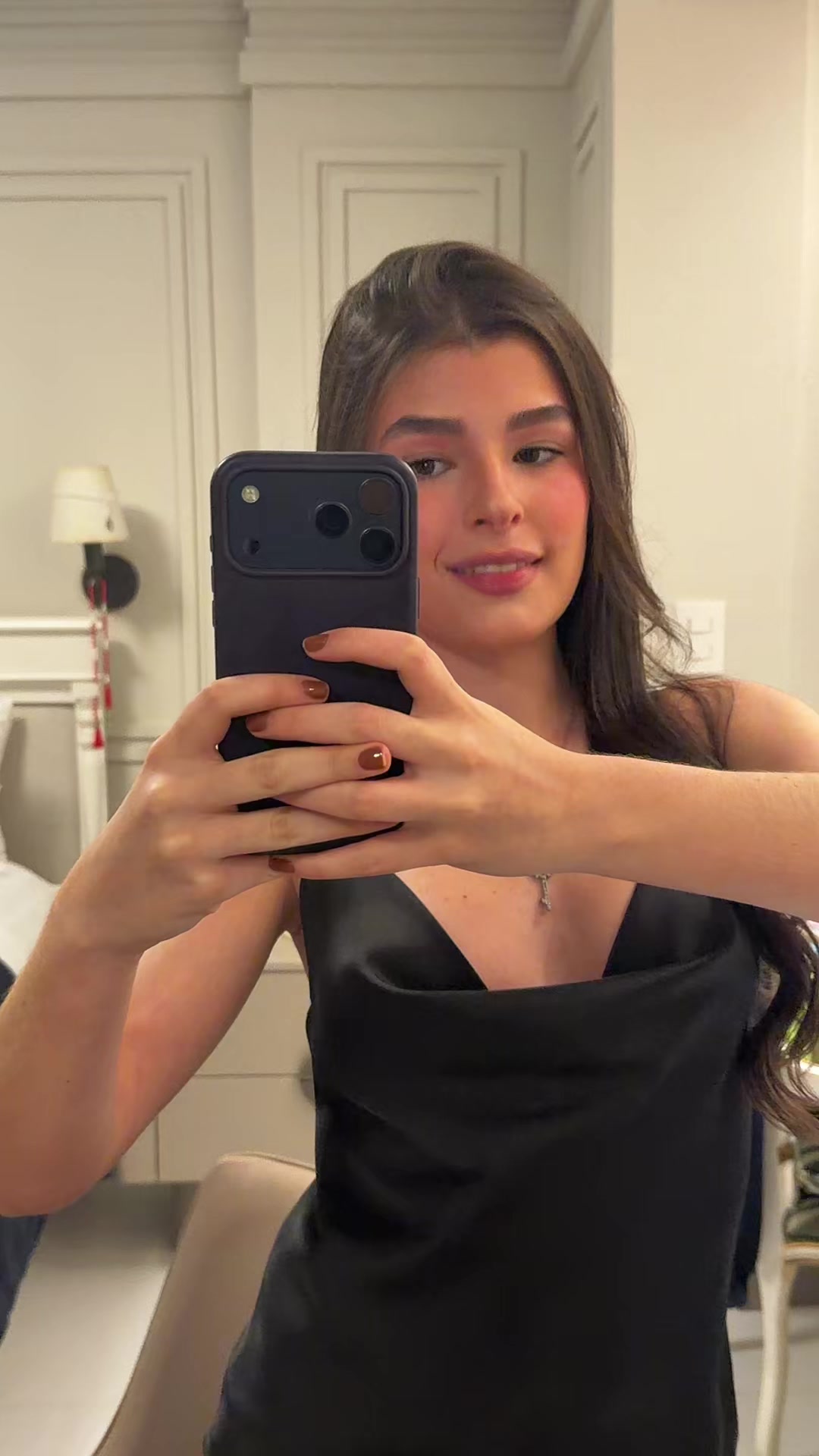 @:) laura