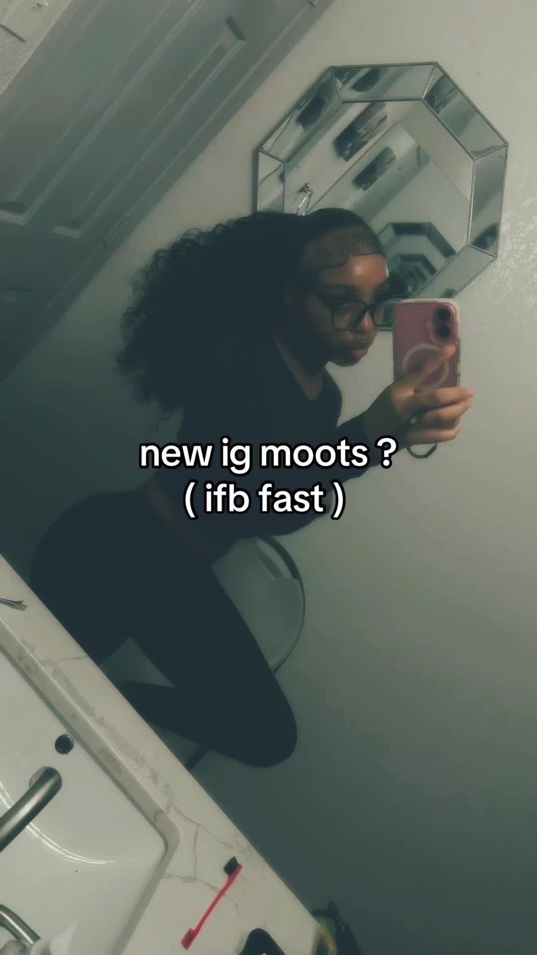 @ᥫ᭡.