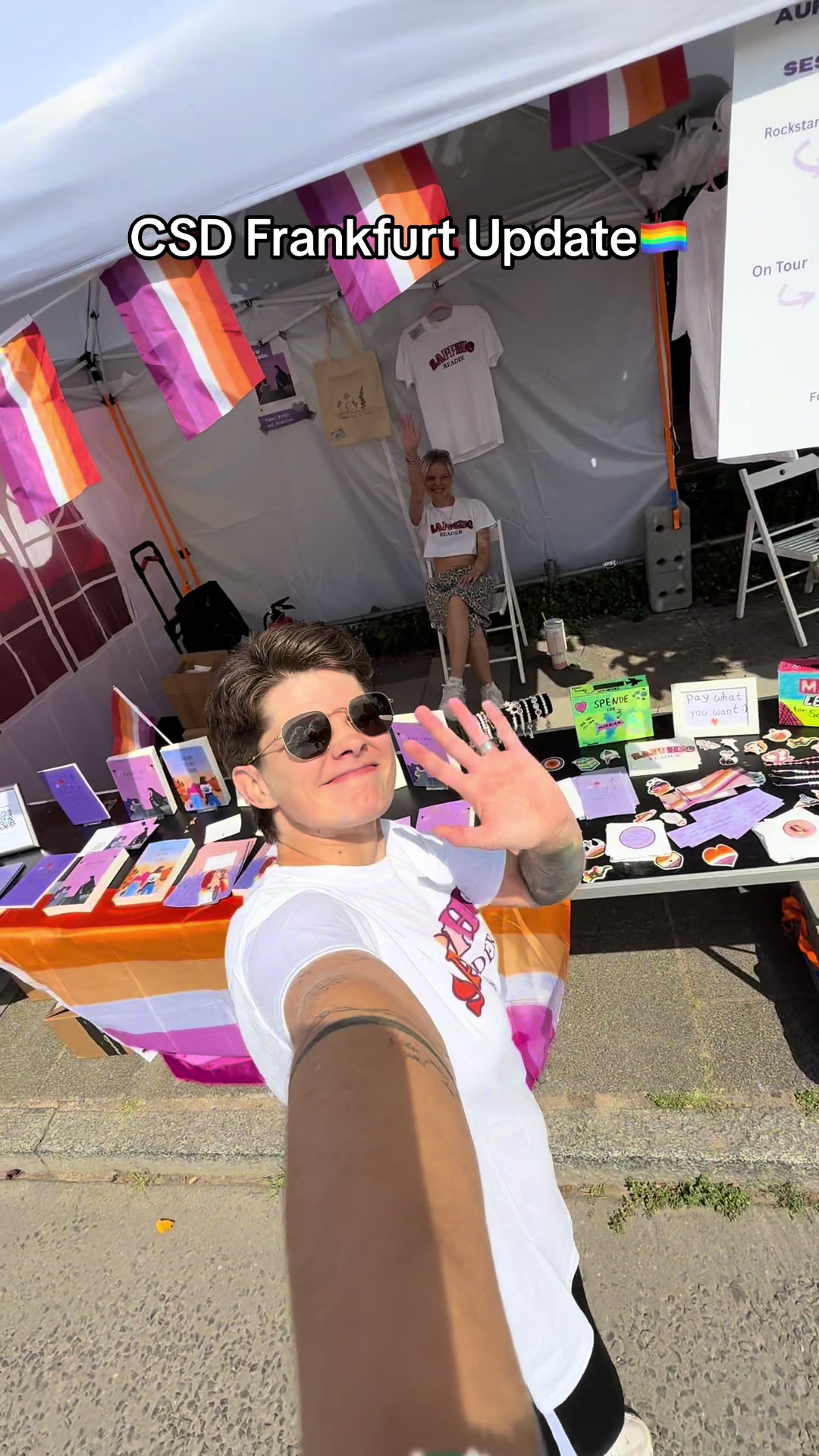 @Barricade Girl🏳️&zwj;🌈📚