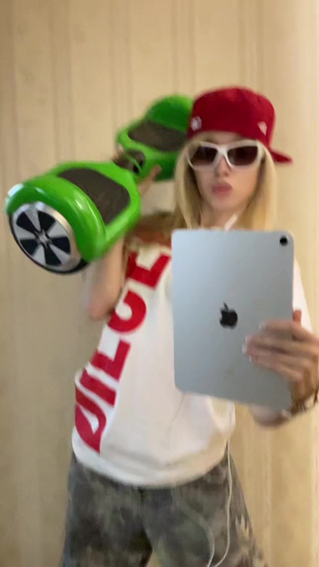 @lizzitak