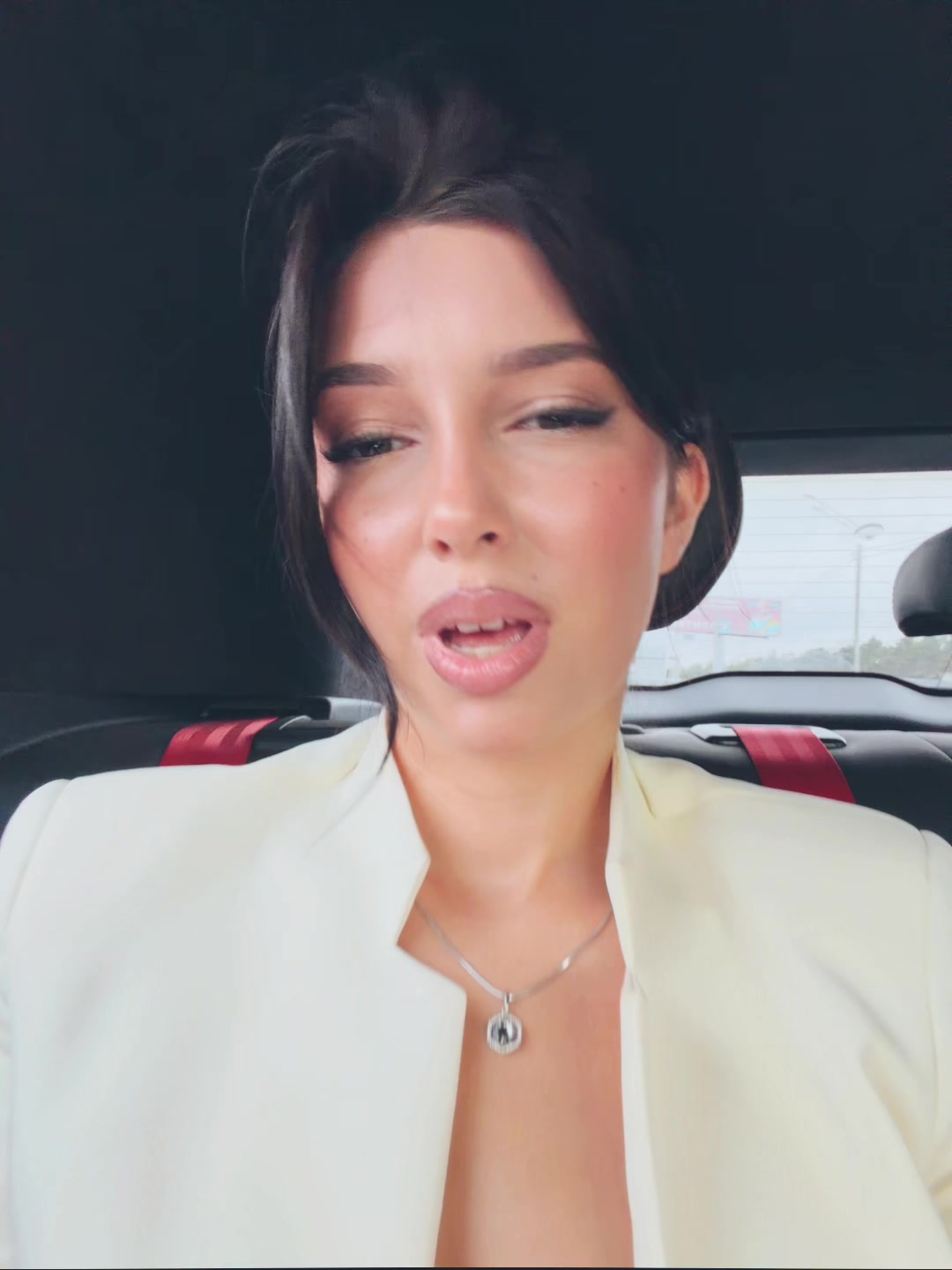 @alinareymo