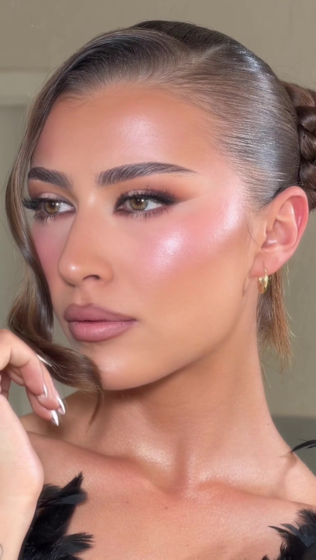 @MAKEUPBYYLLKE