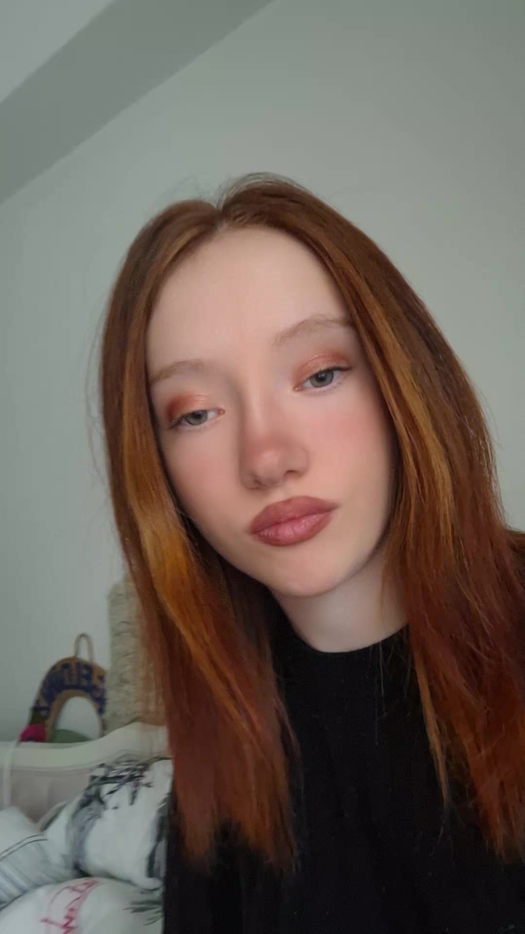 @E,