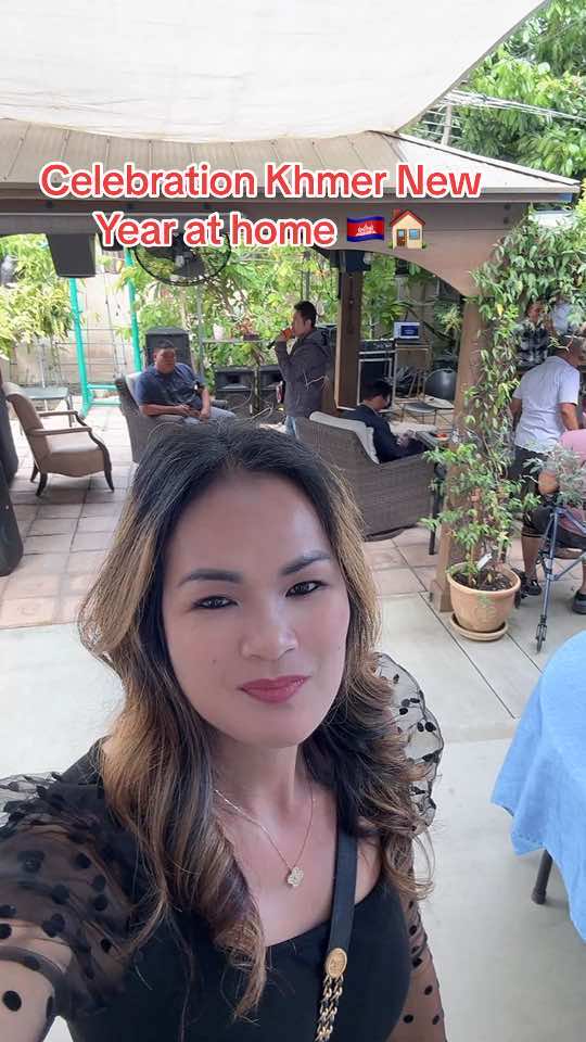 @Ellen Ellie 🇺🇸🇰🇭