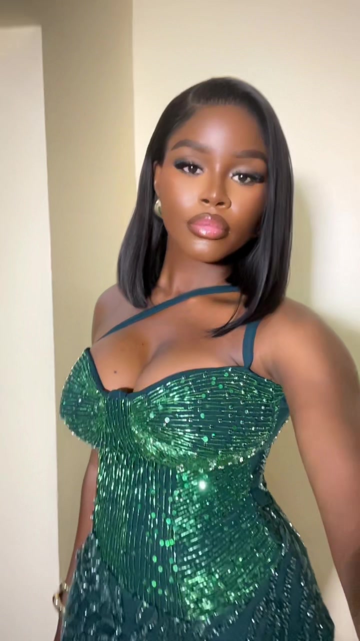 @DebbstheDoll 🫧