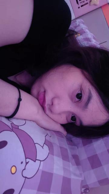 @it's me april🕷.
