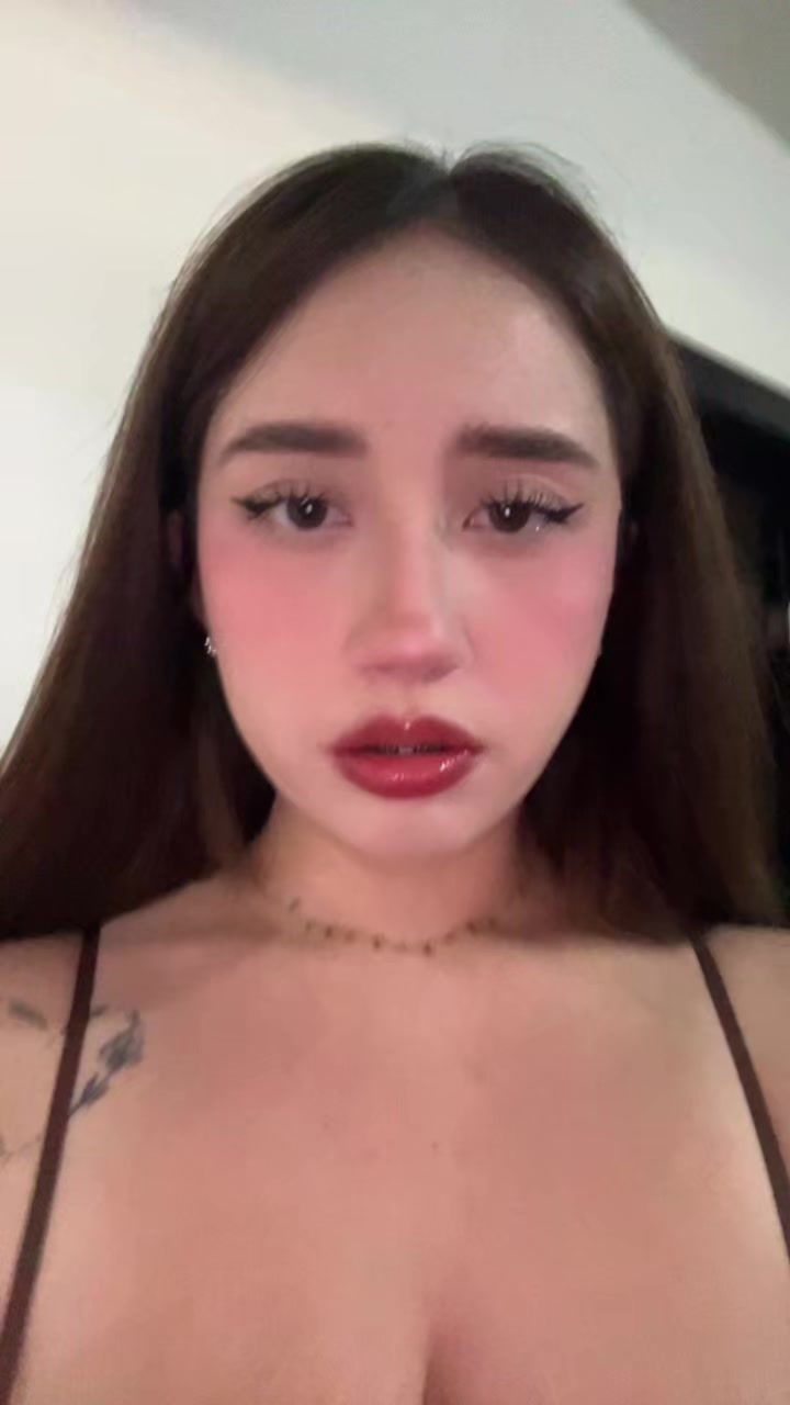 @valeria L