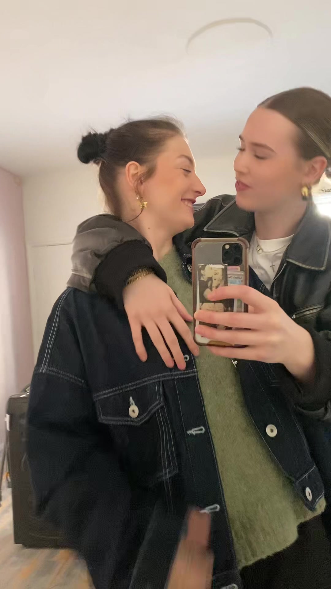 @Aimée <33