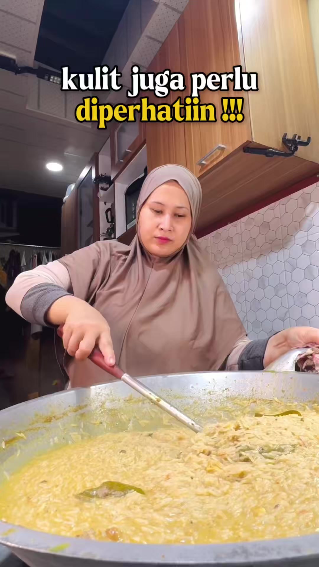 @Mama Akbar Alicia