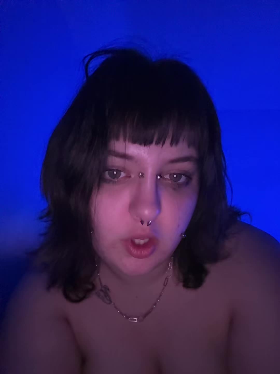 @mo