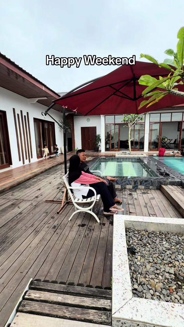 @LarisProperty