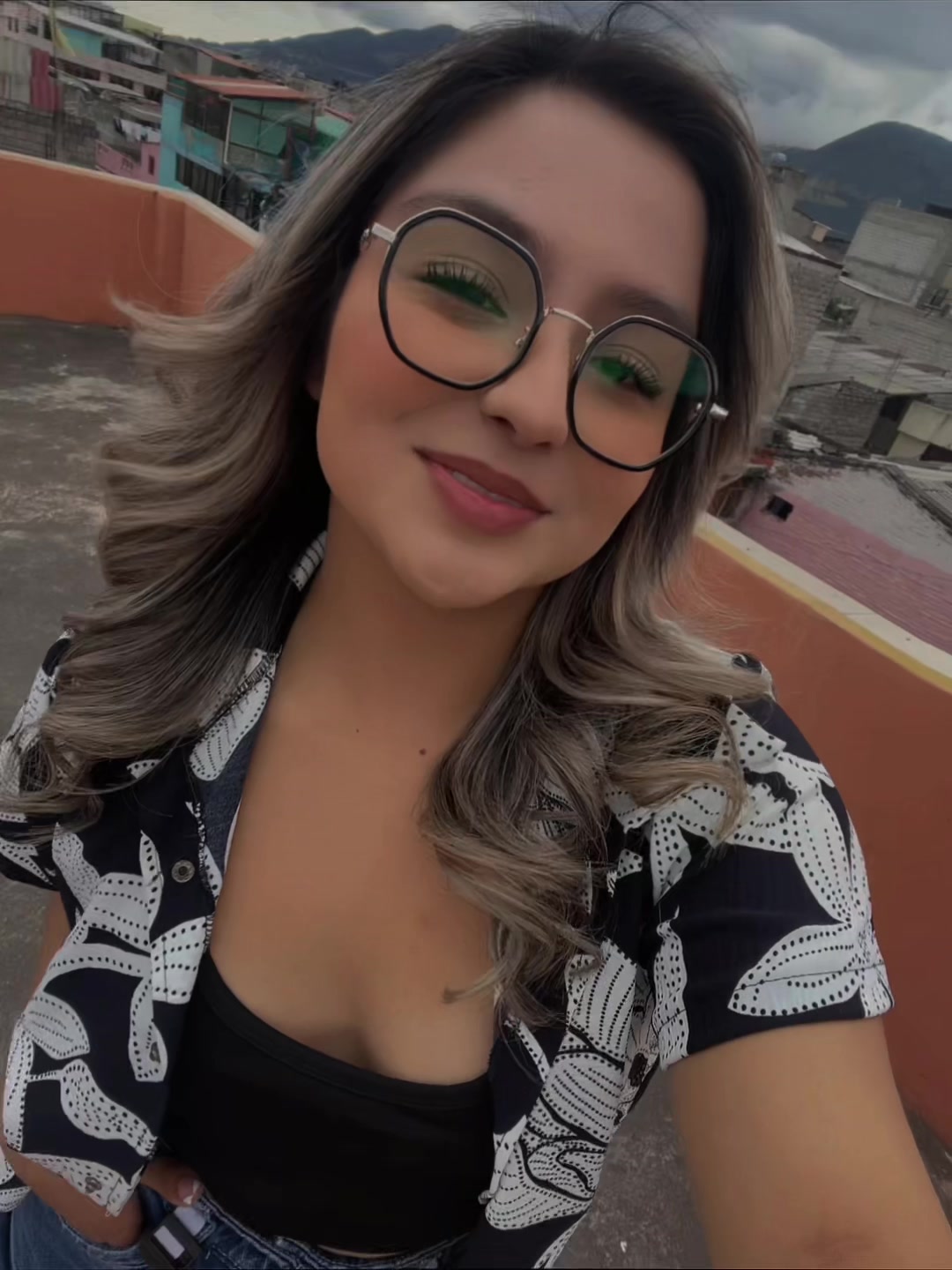 @LA VIVI 🦋