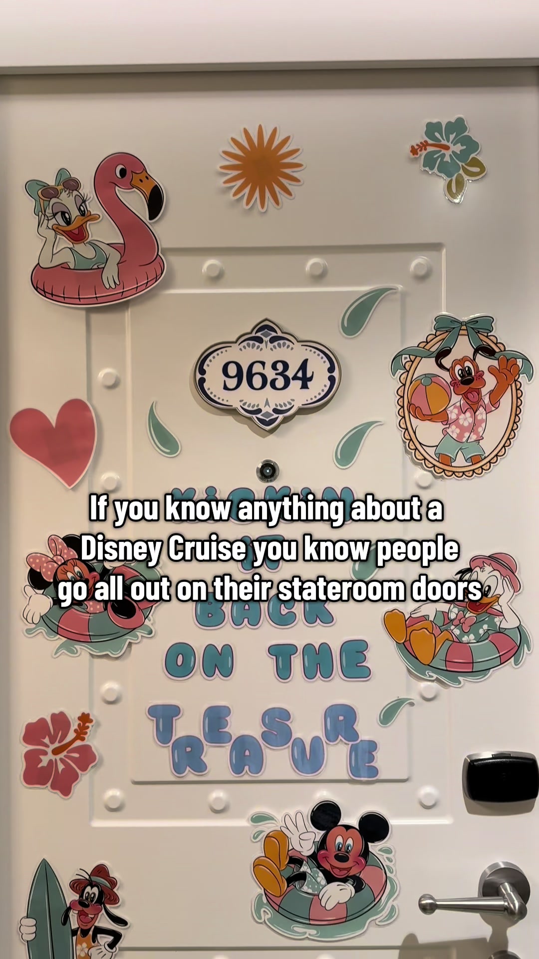 @Vicky | Disney Parks + DCL