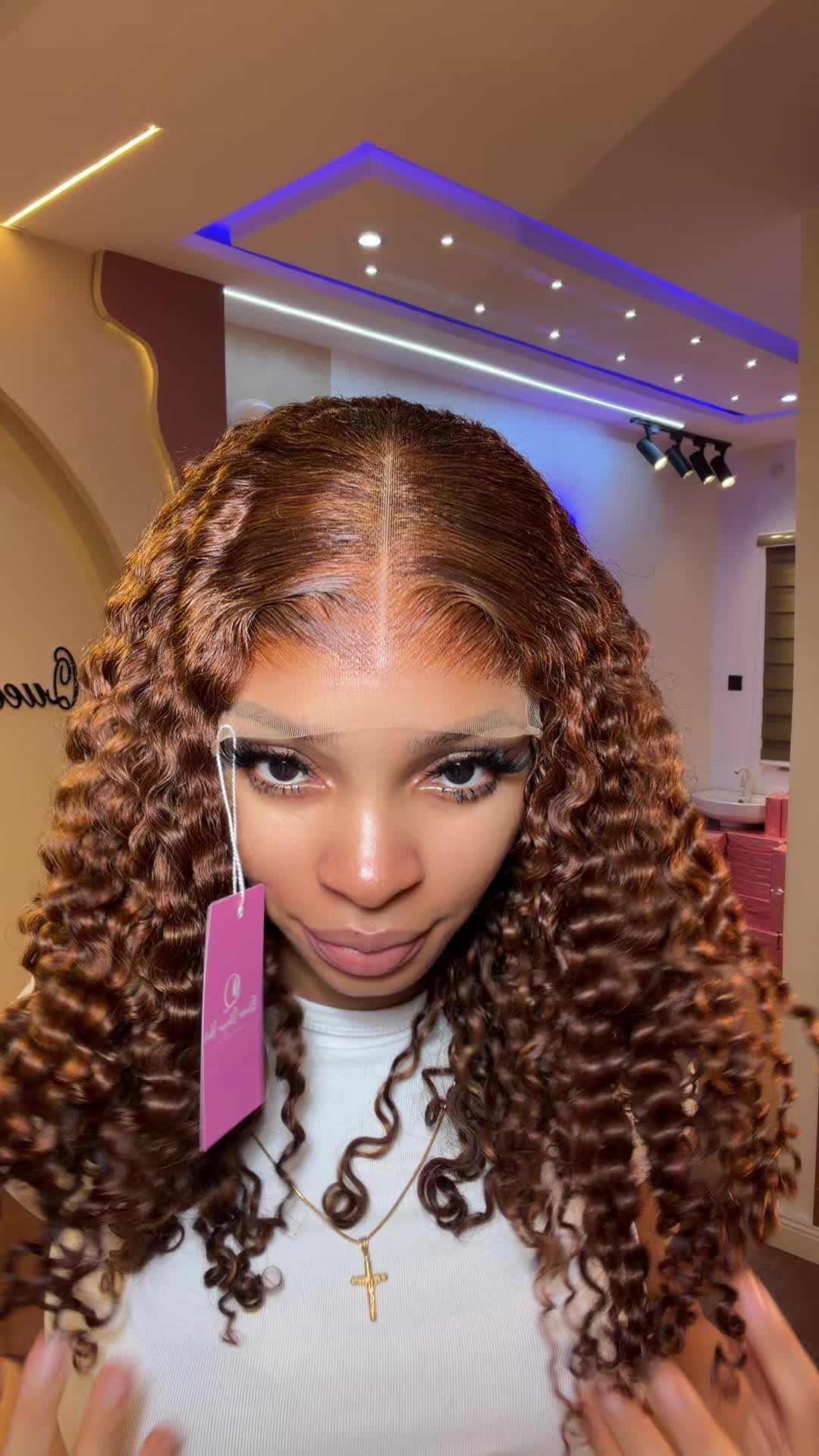 @Queens_unique_hairs
