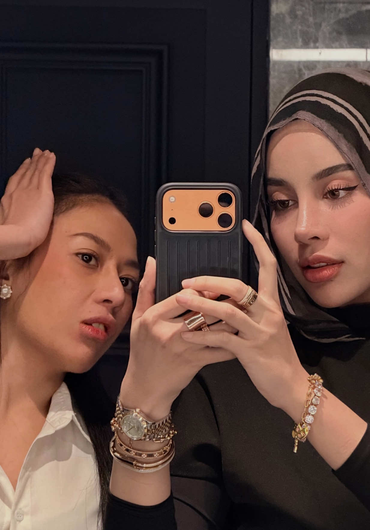 @AGHNIA