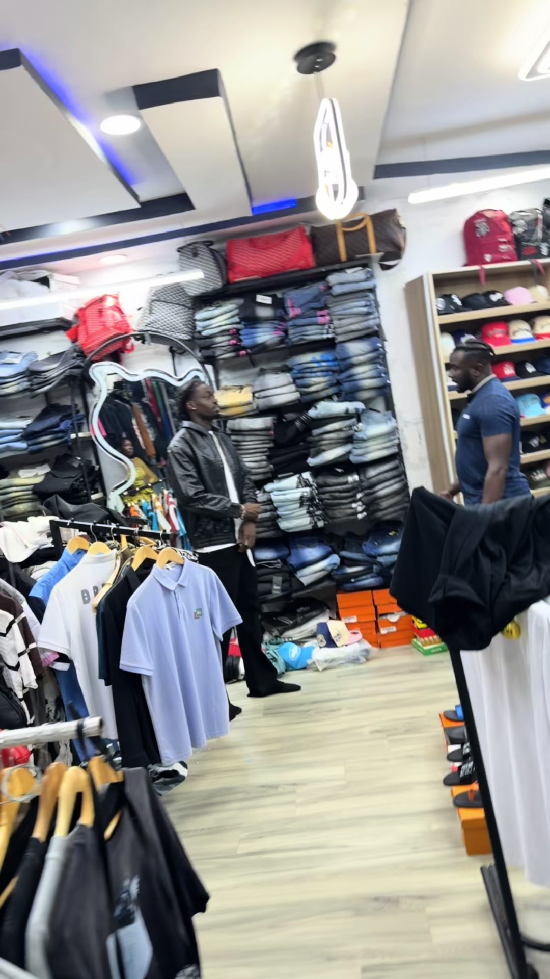 @La boutique No Fake House