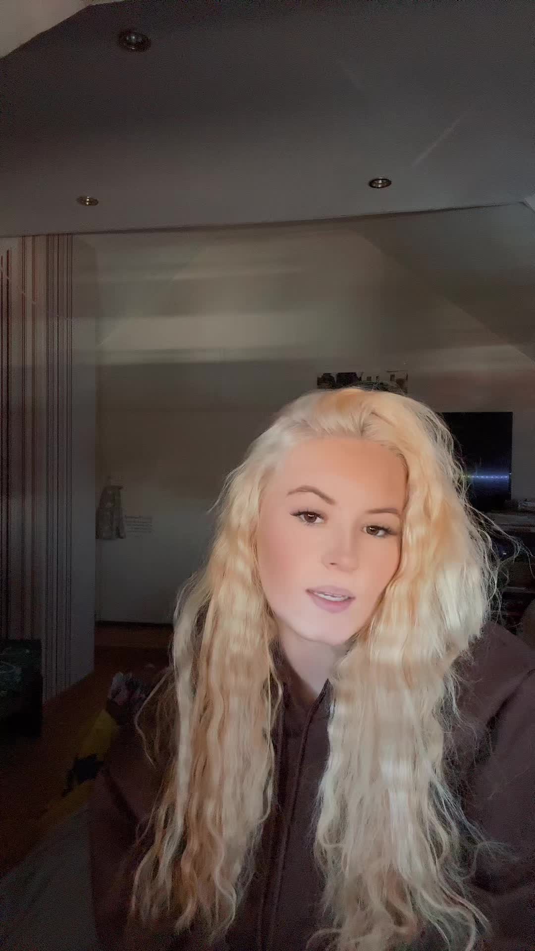 @therealelli