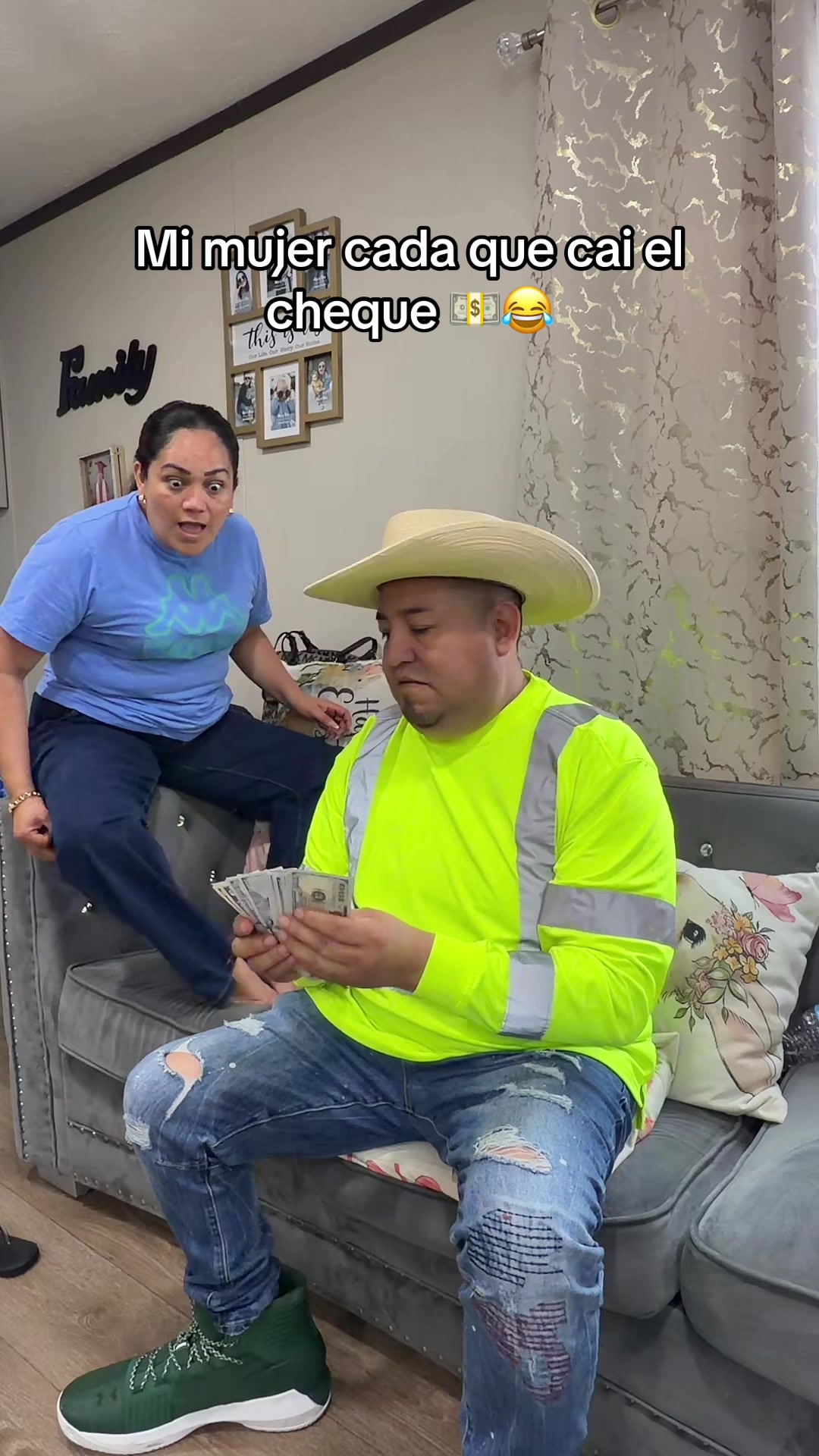 @Una familia mexicana🇲🇽