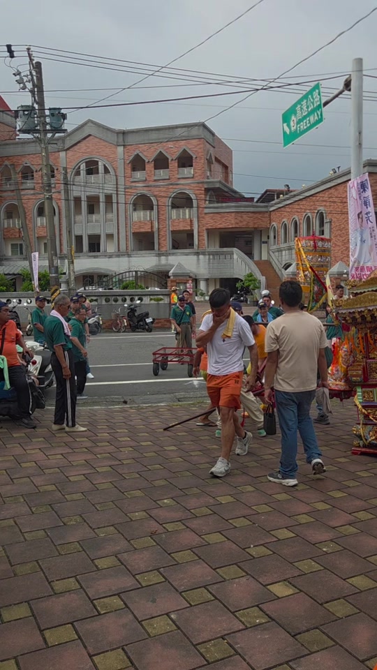 @帥哥跑廟會
