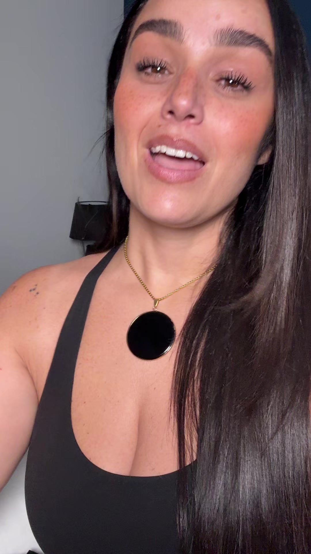 @monicamakaco