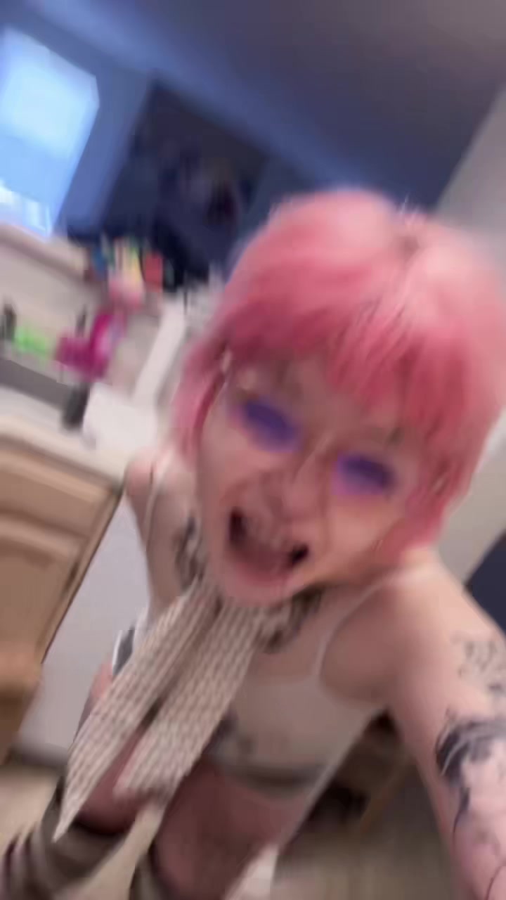 @kneesock