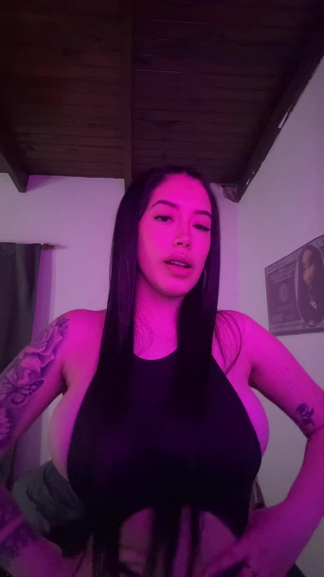 @user_ariana