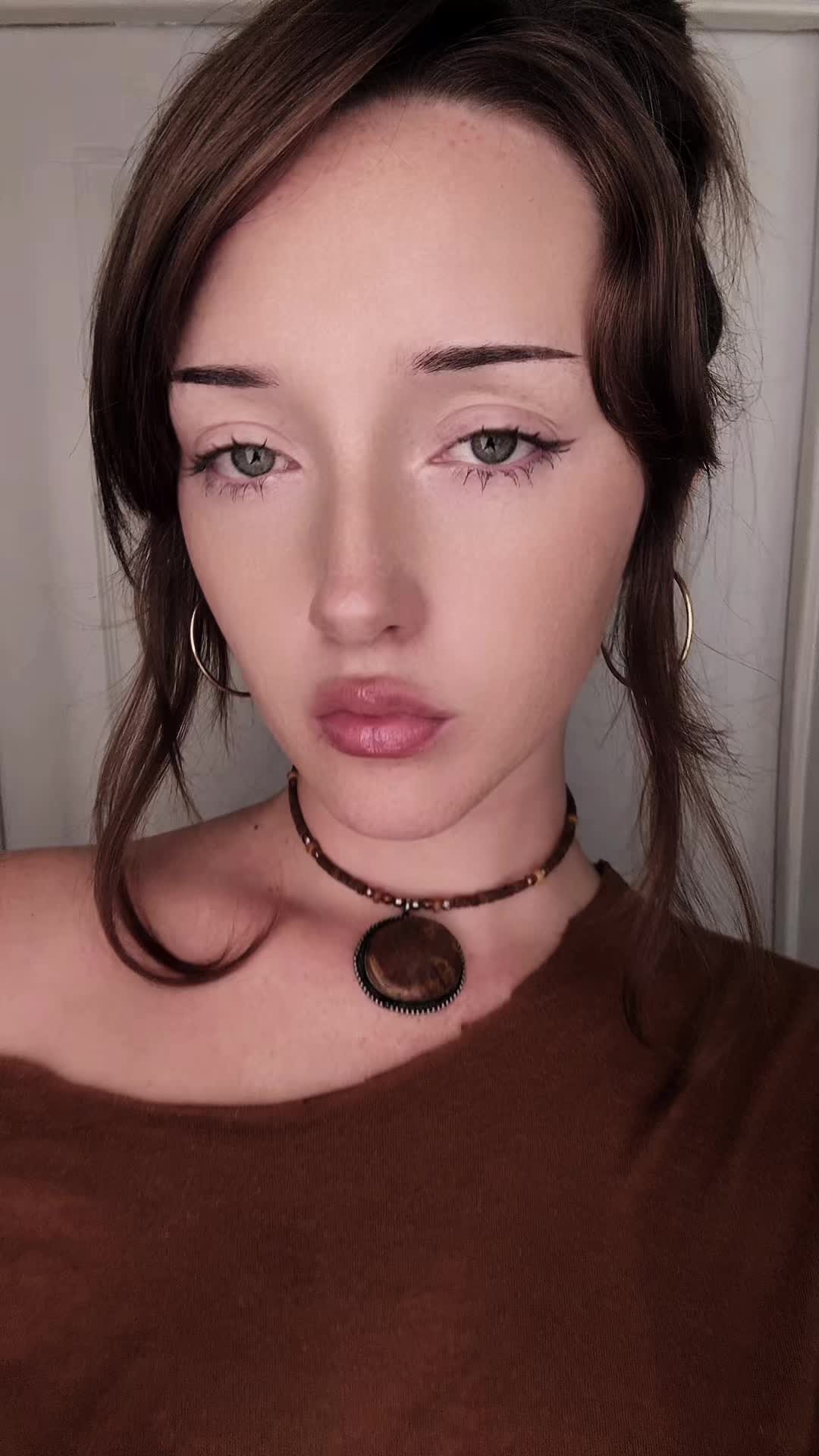 @𝐻𝑒𝒶𝓋𝑒𝓃𝓁𝑒𝑒🖤