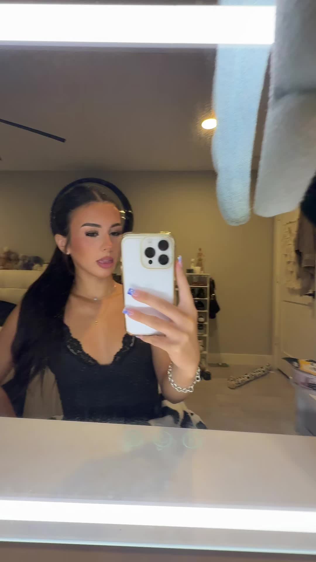 @b🍒