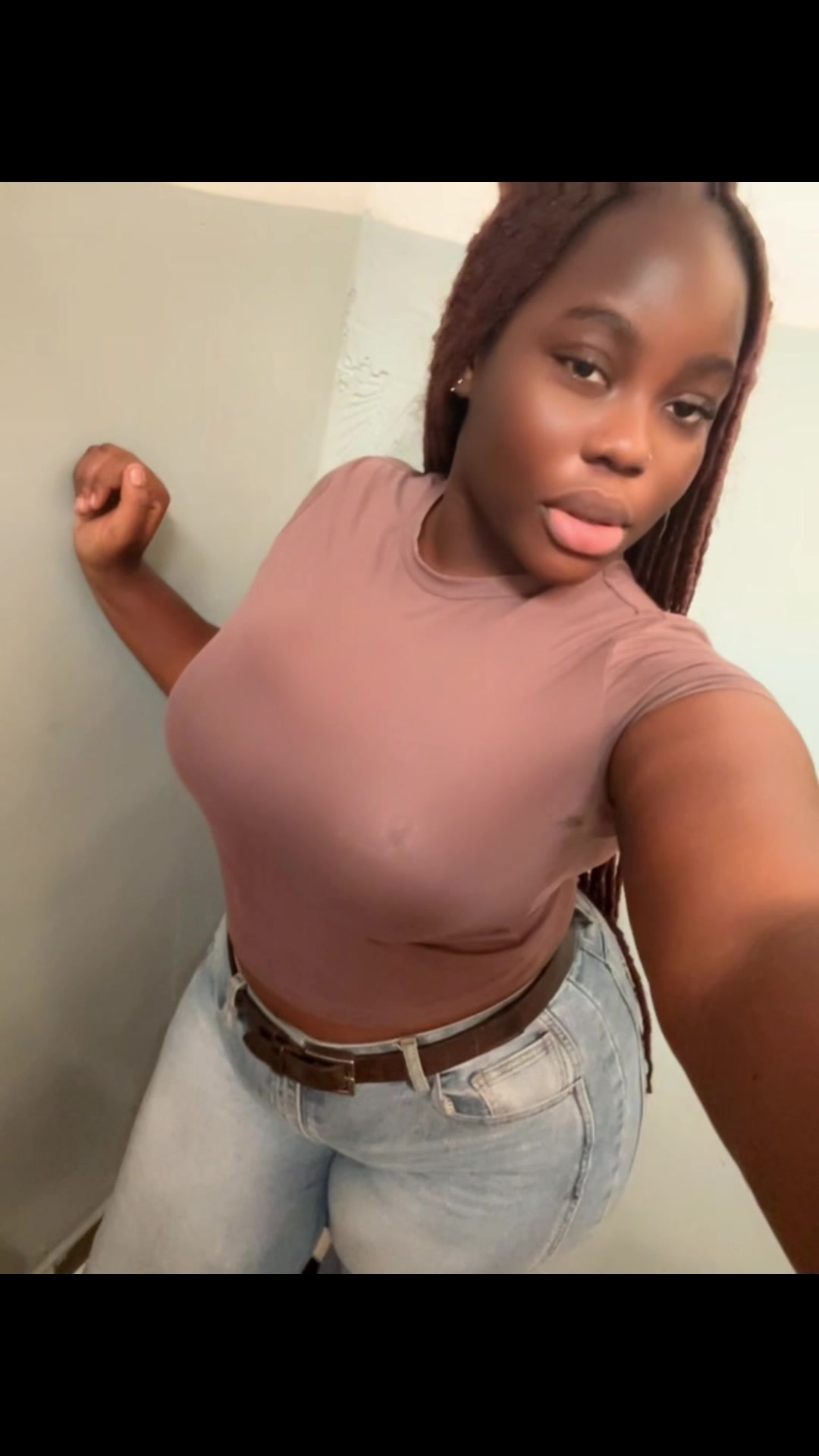 @APOUTSHOU🤍